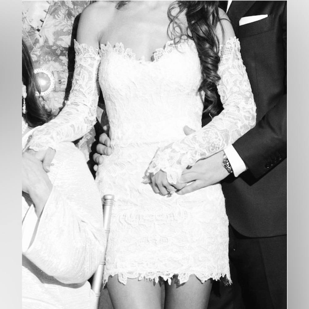 Vera Wang FW20 Mini Dress Macrame Lace with Detached Lace Sleeves